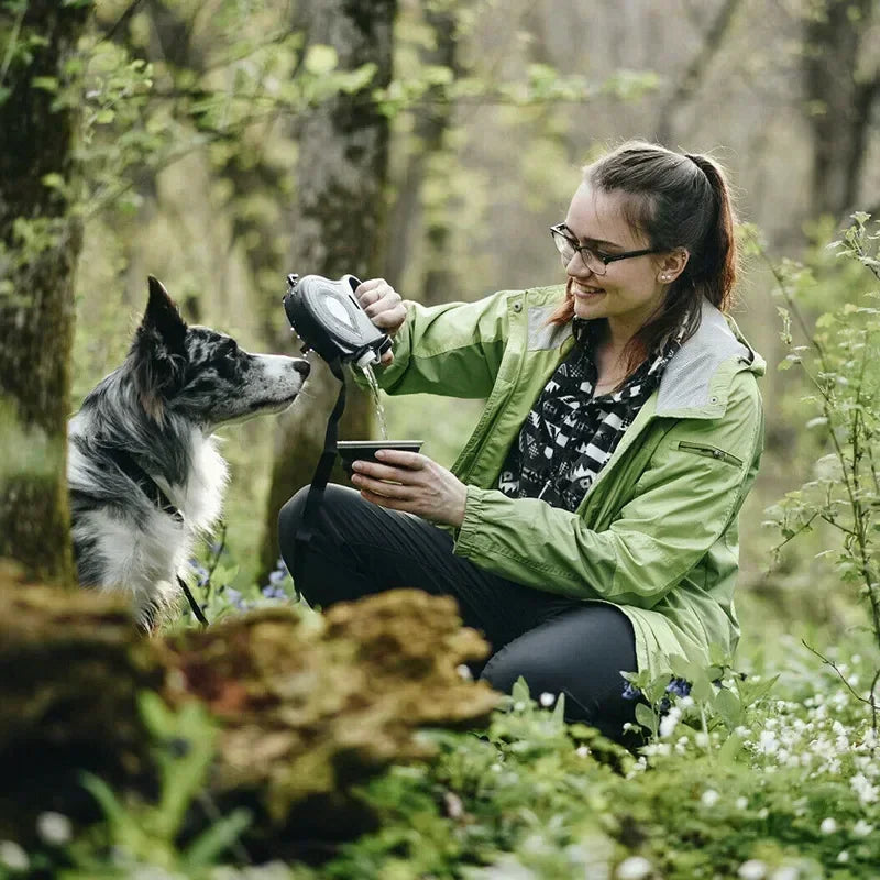 Multifunctional Dog Leash with Built-in Water Bowl